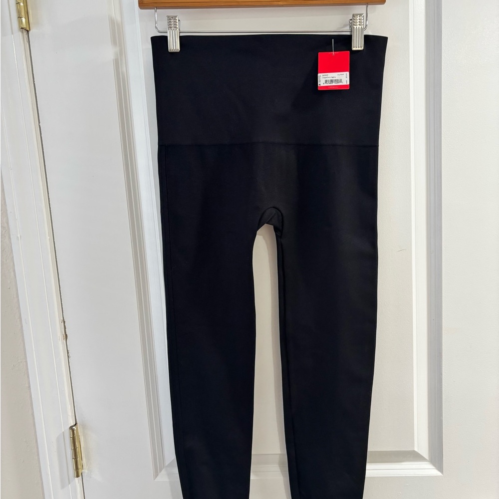 SPANX Classic Black Cropped Lamn Leggings - Picture 2 of 7